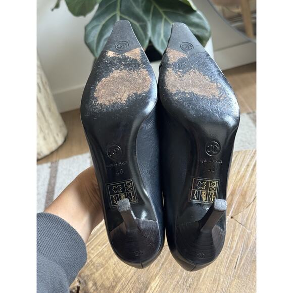 Vintage Chanel Navy Blue Heels Classic 735 40 9 US Point Toe Pumps Leather - Picture 10 of 15